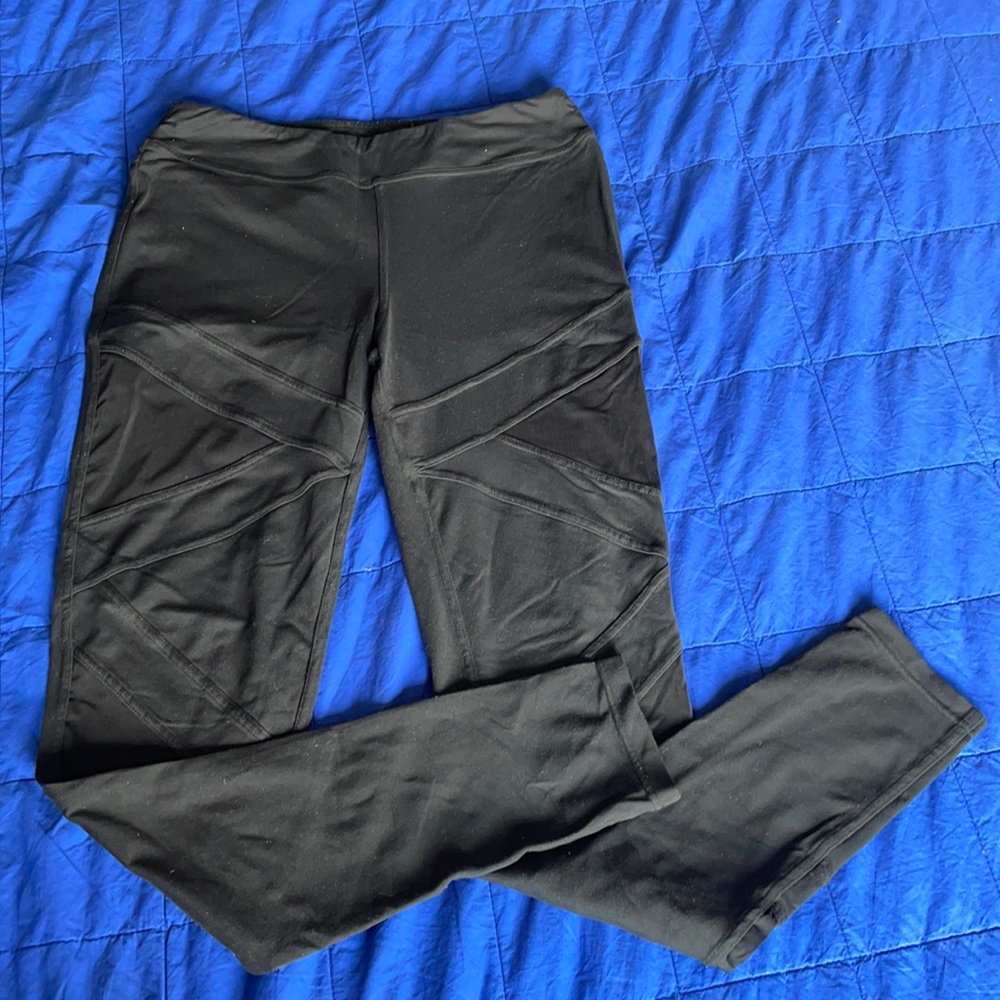 GUC Titika leggings with crisscross detail